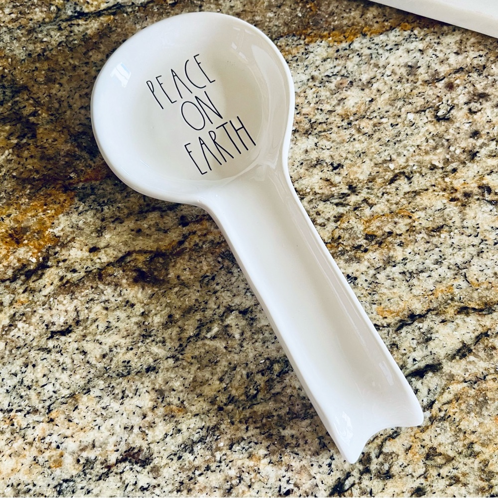 Rae Dunn NWT Peace on Earth Holiday Christmas Spoon Rest